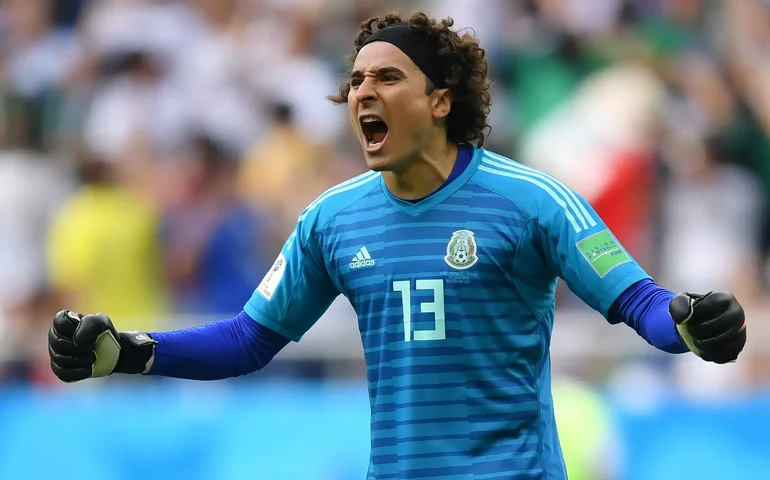 Perto da sexta Copa e da aposentadoria, Ochoa vê melhor atuação da carreira no Brasil: 'Mudou minha vida'