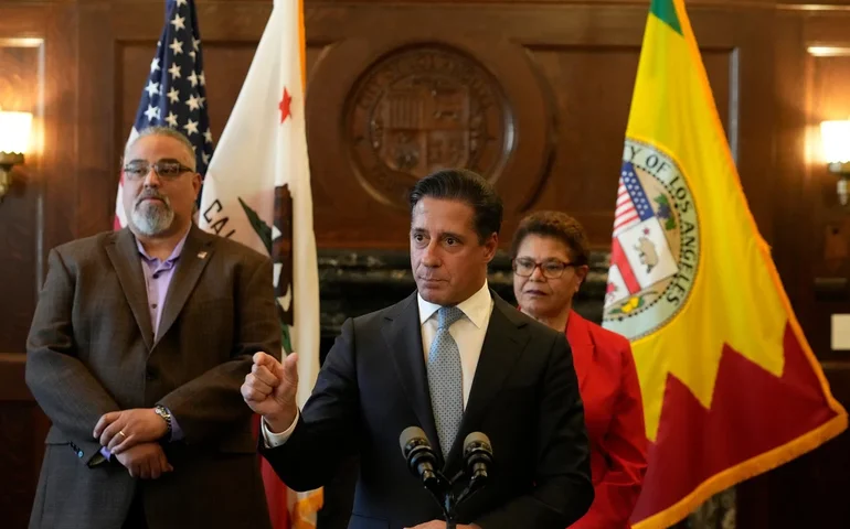 FBI cumpriu mandados de busca na sede do distrito escolar de Los Angeles e na casa do superintendente