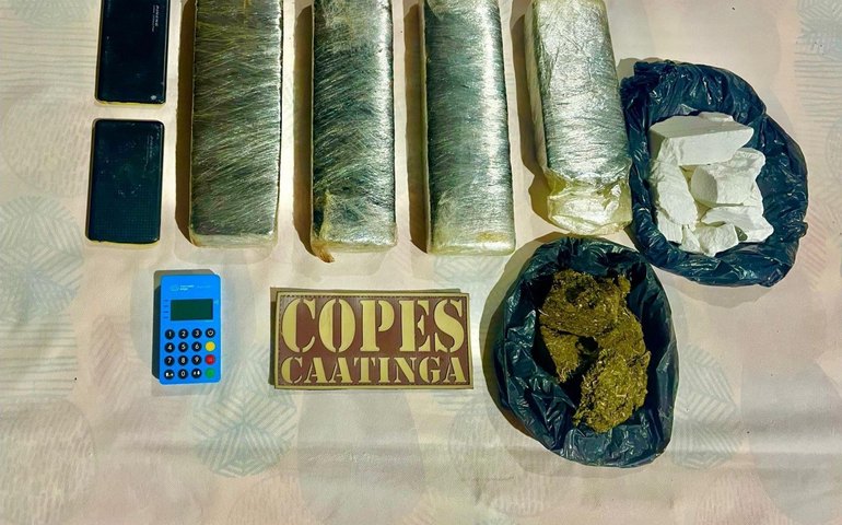 PM apreende mais de três quilos de drogas durante ação em Piranhas