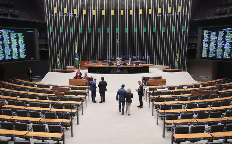 Câmara aprova projeto para modernizar travessias de pedestres