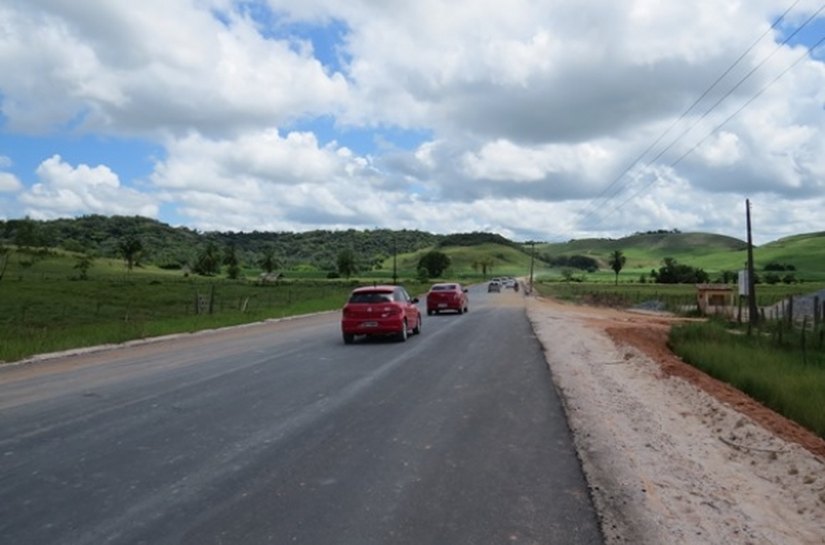 Renan Filho visita obra da rodovia que vai ligar Matriz a Passo de Camaragibe