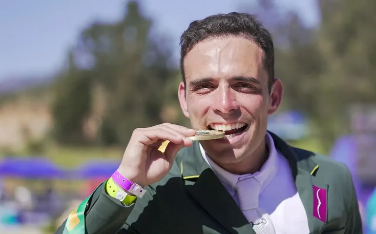 Stephan Barcha é 5º nos saltos do hipismo em Paris, e Rodrigo Pessoa não completa percurso