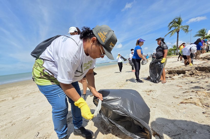JHC participa de movimento dedicado à limpeza de praias, rios e mangues em Maceió