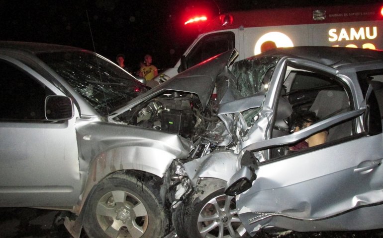 Médica e mãe morrem em colisão frontal na rodovia AL-220