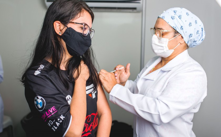 Vacinação contra Covid-19 continua em Maceió neste final de semana