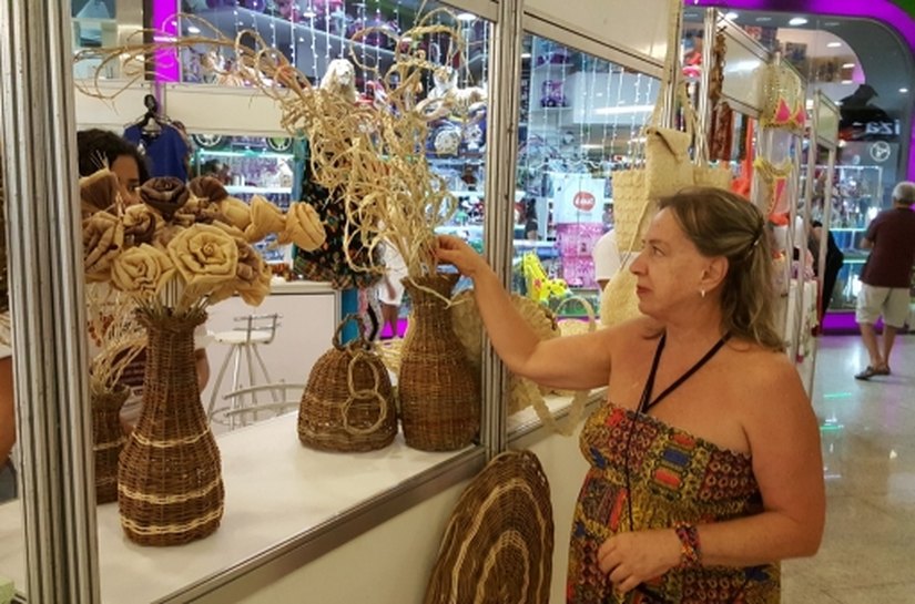 Feira comercializa mais de 240 produtos de economia solidária