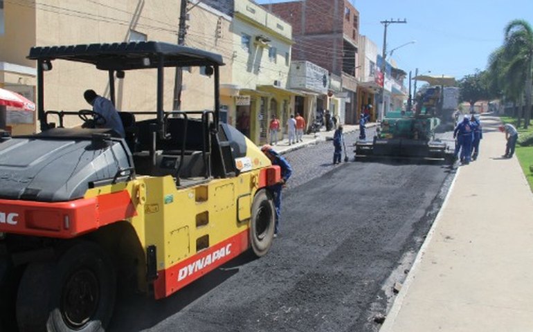Prefeitura de Arapiraca inicia recapeamento para implantar binário no Centro