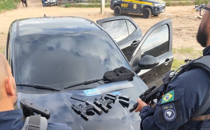PRF prende homem com armas e veículos roubados durante perseguição em Maceió