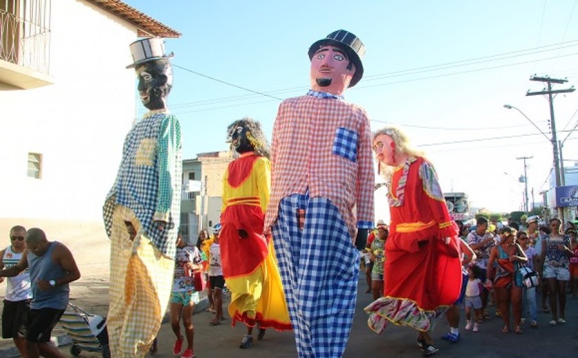 Maceió: Bonecos da Cidade mantém vivo o carnaval de rua da Ponta da Terra