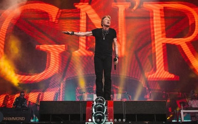 Às vésperas de show do Guns N Roses no Brasil, Axl Rose se irrita e 'ataca' baterista no palco