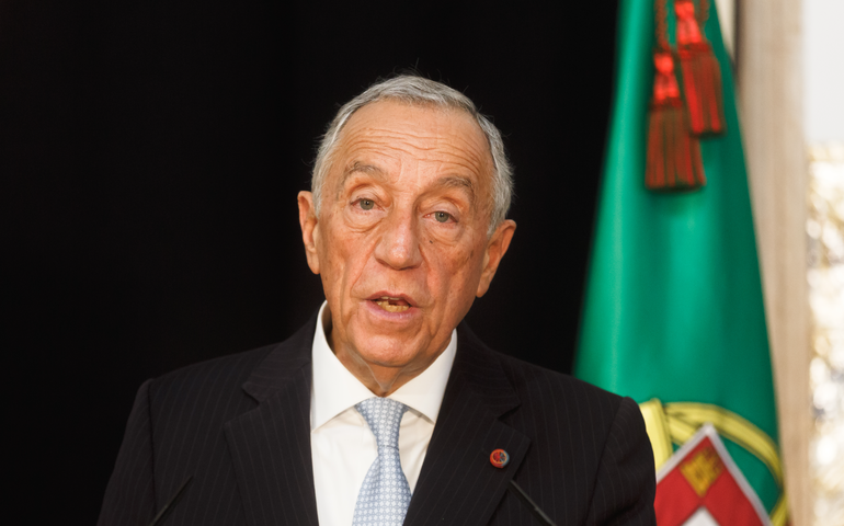 Presidente de Portugal dissolve Parlamento; eleição será em março