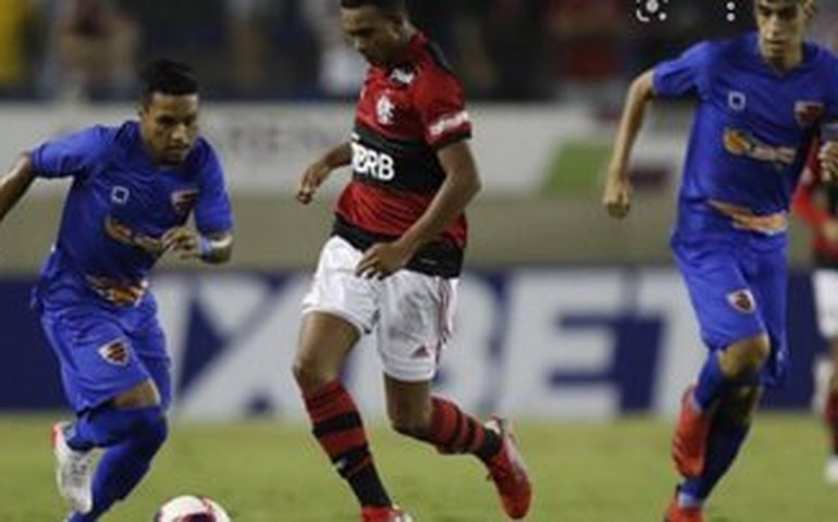 Flamengo é batido pelo Oeste e está eliminado da Copa São Paulo; Cruzeiro avança