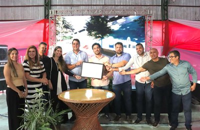 Prefeito de Santana do Mundaú assina ordem de serviço para reforma de escola