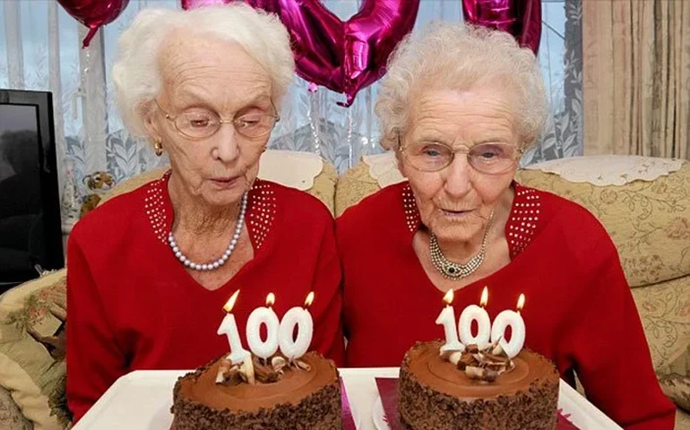 Gêmeas centenárias revelam segredo da longevidade: 'Nada diferente de quando tinha 50'