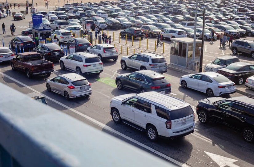 Filas, preços altos e trânsito: o desafio de estacionar em dias de show na capital