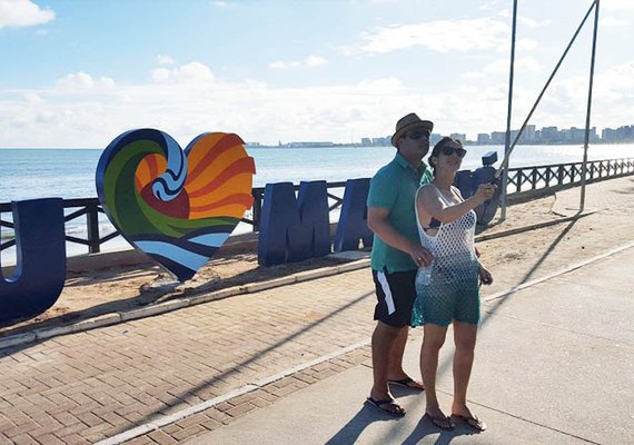 Totem “Eu Amo Maceió” volta a embelezar a orla