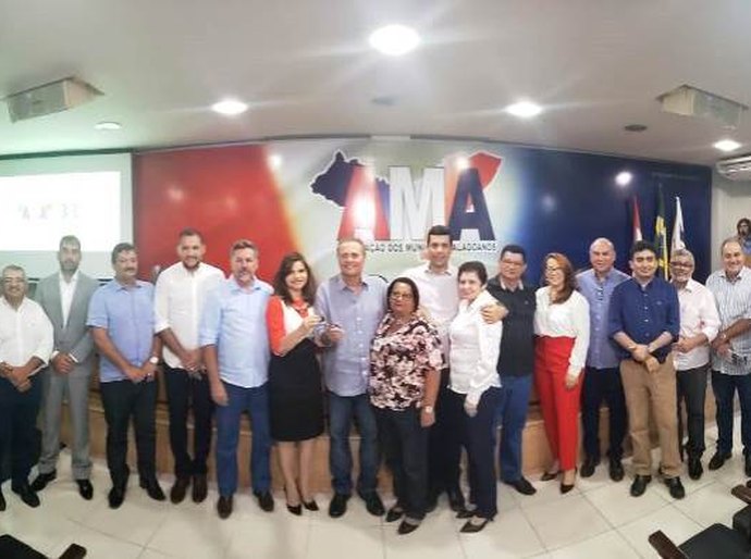 Senador Renan entrega novos kits para conselhos tutelares de 6 cidades de AL
