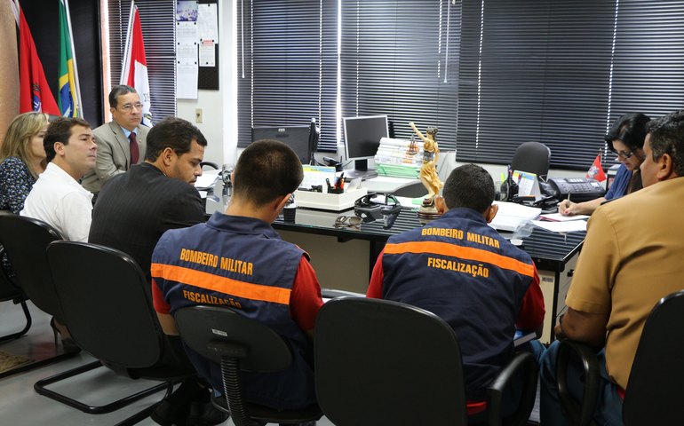 Promotoria de Defesa do Consumidor multa empresa por descumprir TAC do réveillon