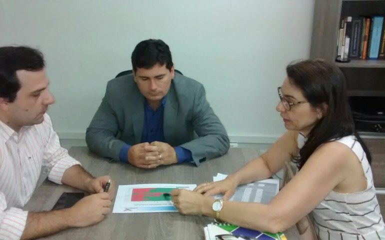 Cosems apresenta à Defensoria Pública dívida do Estado com os municípios