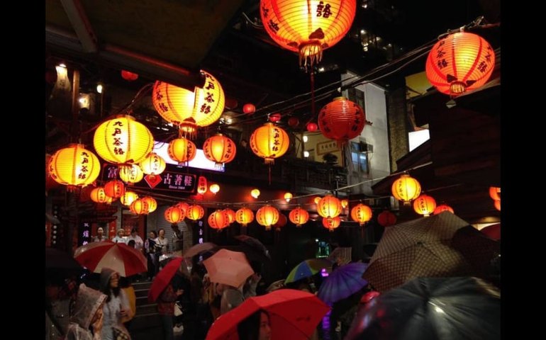 Em Taiwan, divindade milenar atrai jovens em busca de consolo, sorte e imersão cultural
