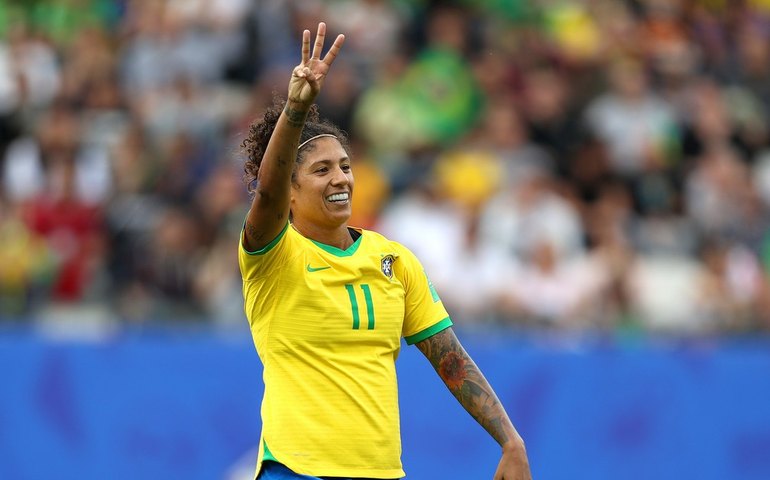 Cristiane comemora convocação para período de treinamentos com a seleção feminina