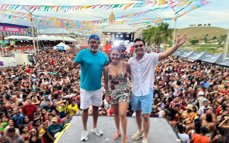 Encerramento do CarnaLaje 2024 recebe cerca de 40 mil pessoas em plena quarta-feira de Cinzas