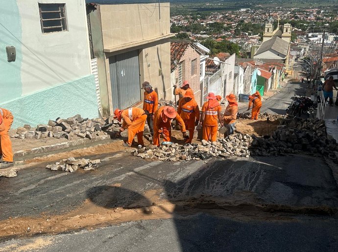 Prefeitura de Palmeira realiza reparos em ruas afetadas por fortes chuvas que atingiram a cidade
