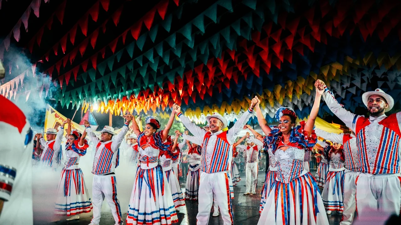 Festival Cultura em Movimento leva música, dança e gastronomia para o espaço de convivência ao lado da roda-gigante de Maceió