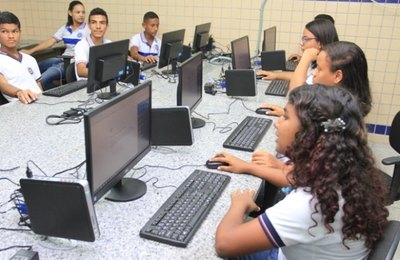 Governo de AL repassa mais de R$2 milhões para investimento em informática nas escolas