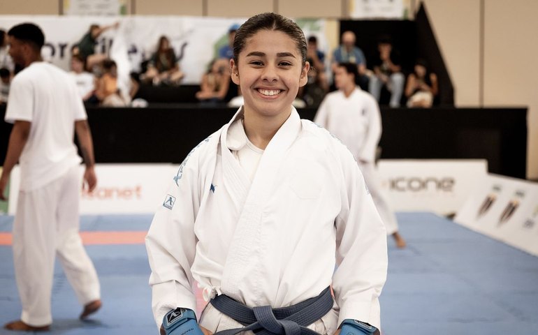 Atleta-estudante da UFPR compete nos JUBs por bicampeonato no karatê