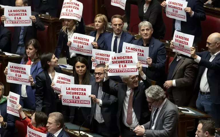 Itália aprova decreto que prevê recompensa por repatriação de migrantes