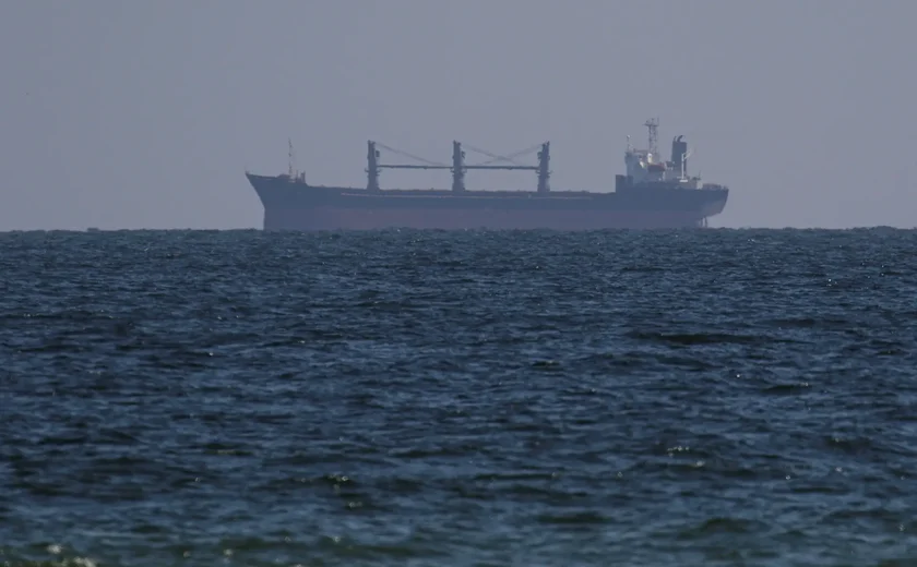 Cargueiros chegam a porto da Ucrânia por corredor temporário após Rússia abandonar acordo