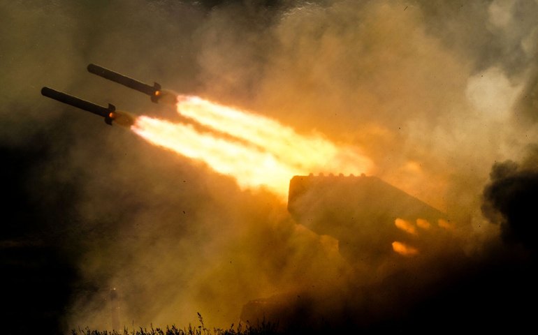 'Arma formidável': sistema russo de lança-chamas pesado TOS queima tudo o que pode arder, diz Rostec