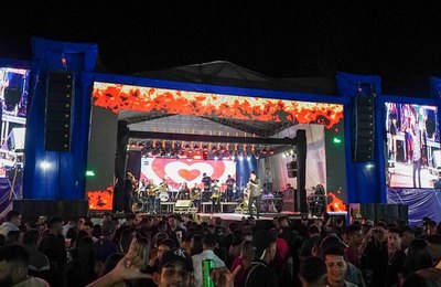 Público prestigia Noite do Brega e lota Praça Beira Rio em Traipu
