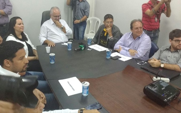 Prefeito Rogério Teófilo anuncia investimentos no time do ASA