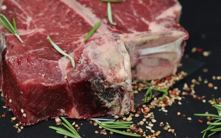 China anuncia tarifa de 55% sobre carne bovina importada do Brasil