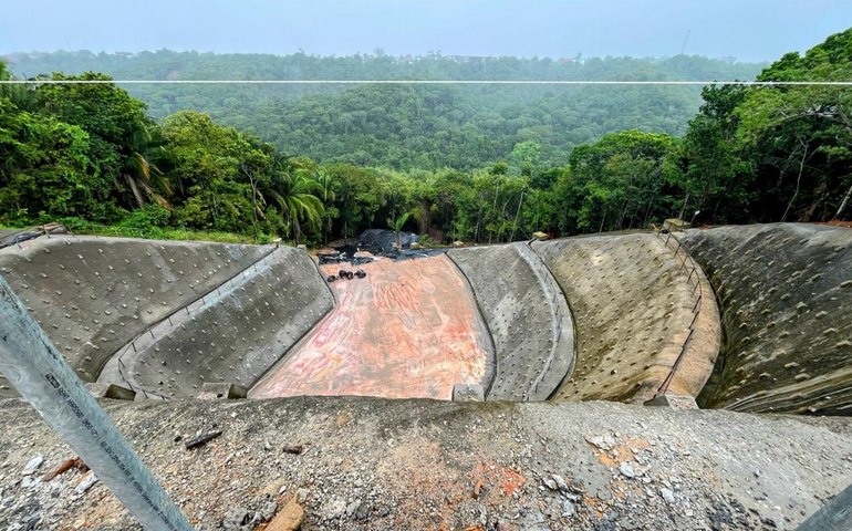 Obra de contenção na encosta do João Sampaio está em fase de finalização