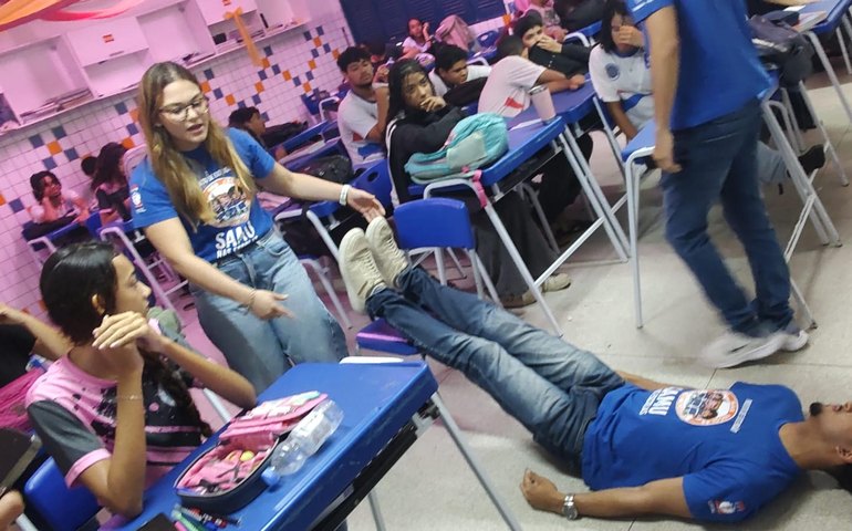 Samu leva noções de primeiros socorros a estudantes em escola do Clima Bom