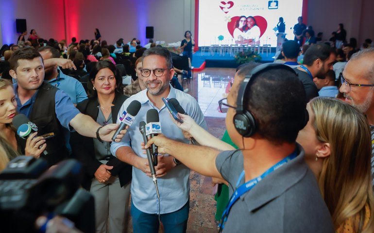 Governador garante instalação de novos aparelhos em escolas estaduais