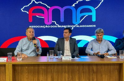 Vice-governador é homenageado em lançamento do livro 'Uma História de União e Resistência Municipalista'