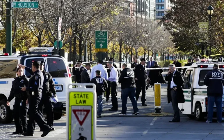 Suspeito pelo assassinato do CEO da UnitedHealthcare é acusado de homicídio