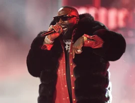 Rapper Rick Ross foi acusado de agressão após denúncia de violência doméstica.