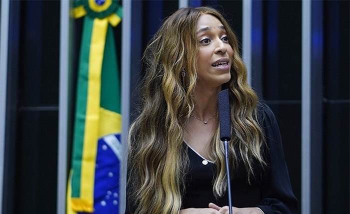 Erika Hilton é a primeira deputada federal negra e trans eleita na história do Brasil