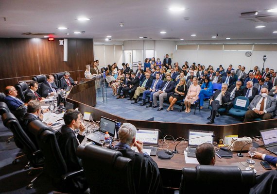 Des. Klever Loureiro toma posse como vice-presidente e corregedor do TRE