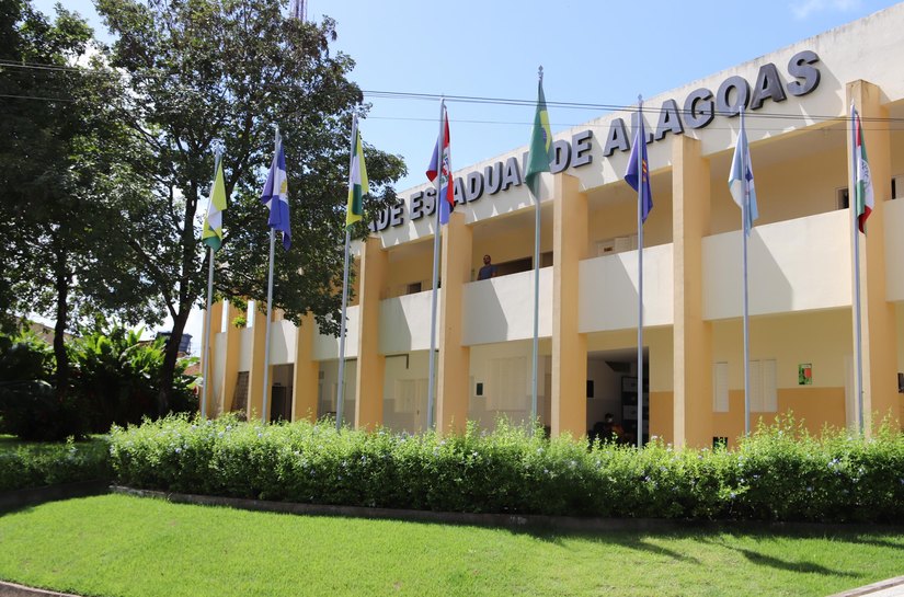 Uneal abre seleção para portadores de diploma com ingresso em 2026