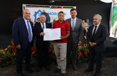 PGJ Márcio Roberto prestigia entrega de 130 títulos de regularização fundiária