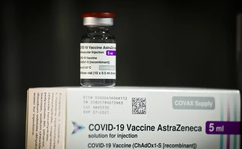 AstraZeneca suspende produção de vacina contra covid-19