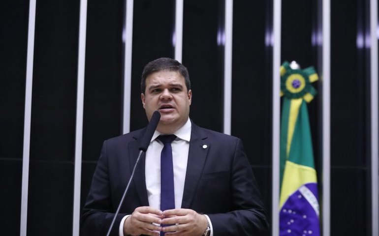 Comissão aprova vagas para veículos usados por pessoas com deficiência em escolas e hospitais