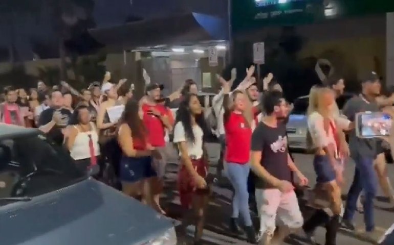 Fãs de RBD fazem protesto em Fortaleza para pedir show na cidade