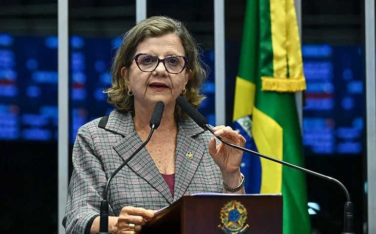 Teresa Leitão destaca pesquisa brasileira sobre lesão medular